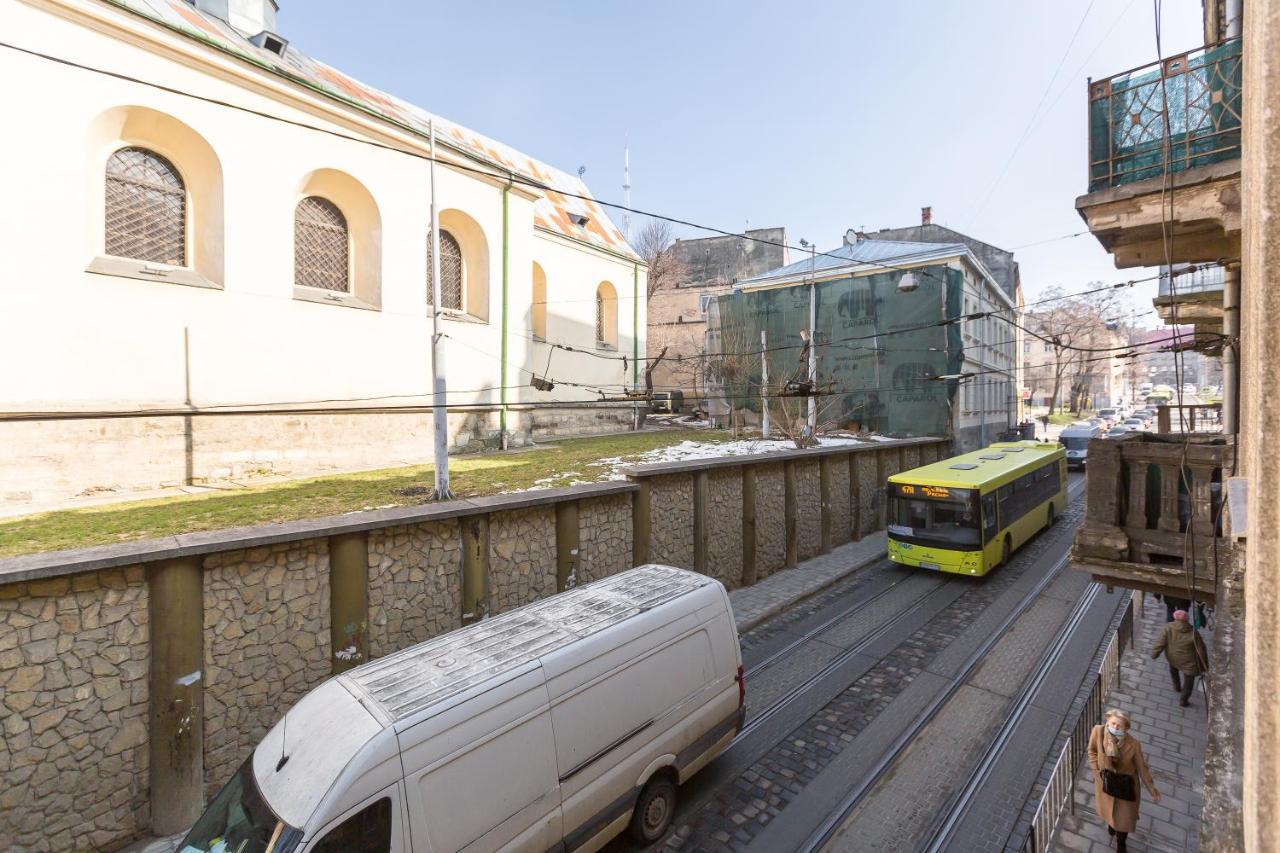 Квартира Студія Біля Оперного Театру По Вулиці Гонти 4-3А إلفيف المظهر الخارجي الصورة