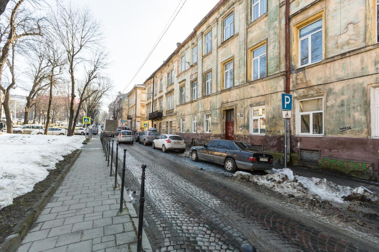 Квартира Студія Біля Оперного Театру По Вулиці Гонти 4-3А إلفيف المظهر الخارجي الصورة